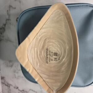 Amoena Natura Light 2A Breast Form Size 5R with Blue Storage Case